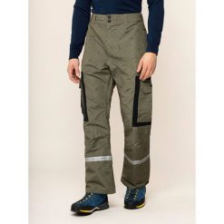 Spodnie snowboardowe DC Revival EDYTP03043. Zielone spodnie męskie DC, m, bez wzorów, z poliesteru, sportowe. W wyprzedaży za 559,00 zł.