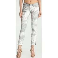 Jeansy JUST CAVALLI. Jeansy damskie Just Cavalli. Za 371,70 zł.