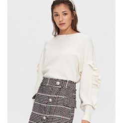 Sweter oversize z ozdobnymi rękawami - Kremowy. Białe swetry damskie House, m, bez wzorów, bez rękawów, bez kaptura. W wyprzedaży za 79,99 zł.