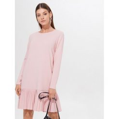 Sukienka z plisowanym dołem Eco Aware - Różowy. Różowe sukienki damskie Mohito, s, bez wzorów, bez kołnierzyka, bez rękawów, plisowane. Za 99,99 zł.