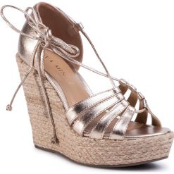 Espadryle EVA MINGE - EM-44-07-000539 711. Żółte espadryle damskie Eva Minge, bez wzorów, ze skóry, bez obcasa, na obcasie. W wyprzedaży za 299,00 zł.