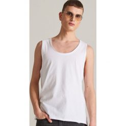 Bawełniany tank top - Biały. Białe t-shirty męskie Reserved, s, bez wzorów, z bawełny, bez kołnierzyka. Za 19,99 zł.