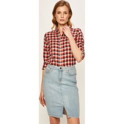Wrangler - Koszula. Czerwone bluzki damskie Wrangler, na co dzień, s, bez wzorów, z bawełny, klasyczne, z klasycznym kołnierzykiem, z długim rękawem. W wyprzedaży za 149,90 zł.