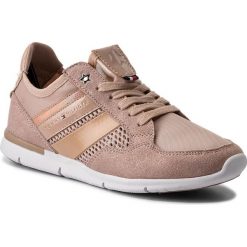Sneakersy TOMMY HILFIGER - Metallic Light Weight Sneaker FW0FW02996 Dusty Rose 502. Różowe półbuty damskie skórzane TOMMY HILFIGER, na co dzień, bez wzorów, bez obcasa, na płaskiej podeszwie, bez zapięcia. W wyprzedaży za 279,00 zł.