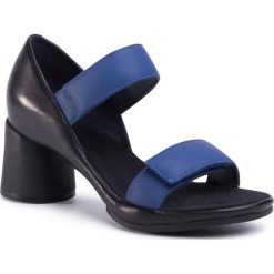Sandały CAMPER - Upright Sandal K200953-001 Navy. Czarne klapki damskie Camper, bez wzorów, ze skóry, bez obcasa, na obcasie. W wyprzedaży za 459,00 zł.