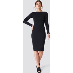 NA-KD Party Sukienka z dekoltem w łódkę - Black. Czarne sukienki damskie NA-KD Party, na imprezę, bez wzorów, bez kołnierzyka, z długim rękawem, długie, midi, dopasowane. Za 161,95 zł.