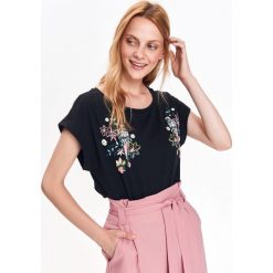 T-SHIRT DAMSKI, Z NADRUKIEM, LUŹNY, NA CO DZIEŃ. Szare t-shirty damskie marki Top Secret, z nadrukiem. Za 24,99 zł.