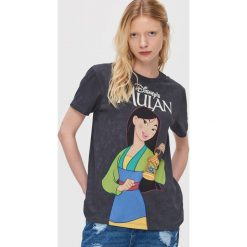 Koszulka z motywem z filmu Mulan - Szary. Szare koszulki damskie Cropp, s, bez wzorów, bez kołnierzyka, bez rękawów. Za 49,99 zł.