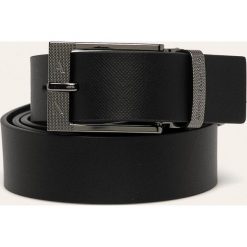Armani Exchange - Pasek skórzany. Czarne paski męskie Armani Exchange, w paski, ze skóry. Za 299,90 zł.