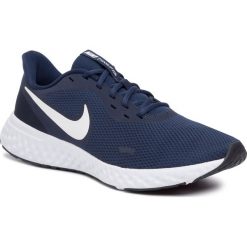 Buty NIKE - Revolution 5 BQ3204 400 Midnight Navy/White. Niebieskie buty sportowe męskie Nike, z tworzywa sztucznego, bez zapięcia, do biegania, nike revolution. W wyprzedaży za 219,00 zł.