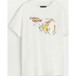 T-shirt z nadrukiem Cow and Chicken -. T-shirty męskie Reserved, s, z nadrukiem, bez kołnierzyka. Za 49,99 zł.