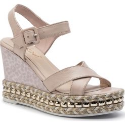 Espadryle CARINII - B4924 M68-M76-000-D29. Brązowe espadryle damskie Carinii, bez wzorów, ze skóry, bez obcasa, na obcasie. W wyprzedaży za 279,00 zł.