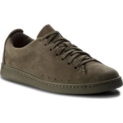 Sneakersy CLARKS - Nate Lace. 261357906 Olive Nubuck. Zielone półbuty dziewczęce Clarks, na sznurówki. W wyprzedaży za 179,00 zł.