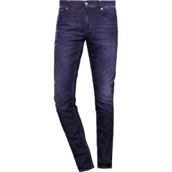 7 for all mankind RONNIE SPEDBUDABL Jeansy Slim Fit dunkelblau. Niebieskie jeansy męskie relaxed fit marki 7 for all mankind. W wyprzedaży za 598,95 zł.