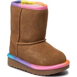 Buty UGG - Short II Rainbow 1019699T T/Che. Pomarańczowe śniegowce dziewczęce Ugg, bez zapięcia. W wyprzedaży za 349,00 zł.