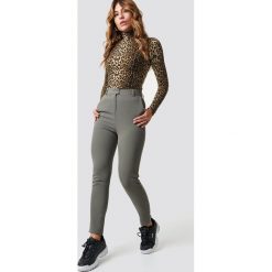 NA-KD Classic Dopasowane spodnie garniturowe - Green. Zielone spodnie z wysokim stanem NA-KD Classic. Za 161,95 zł.