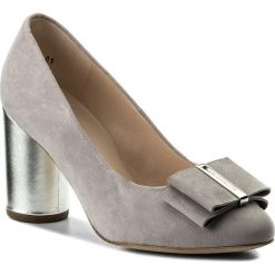 Półbuty PETER KAISER - Osilia 70137/819 Topas Suede Silber Corfu. Szare półbuty damskie Peter Kaiser, z aplikacjami, ze skóry, eleganckie, bez obcasa, na obcasie, bez zapięcia. W wyprzedaży za 449,00 zł.