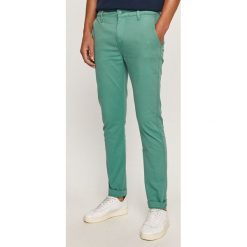 Levi's - Spodnie. Niebieskie spodnie męskie Levi's®, s, bez wzorów, z elastanu. W wyprzedaży za 279,90 zł.