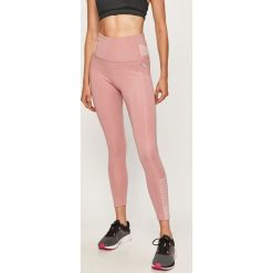 Puma - Legginsy. Różowe spodnie damskie Puma, s, z nadrukiem, z elastanu. Za 179,90 zł.