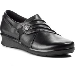 Półbuty CLARKS - Hope Roxanne 261372004 Black. Czarne półbuty damskie Clarks, bez wzorów, ze skóry, bez obcasa, na płaskiej podeszwie, bez zapięcia. W wyprzedaży za 259,00 zł.