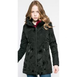 Desigual - Kurtka. Czarne kurtki damskie Desigual, z elastanu. W wyprzedaży za 499,90 zł.