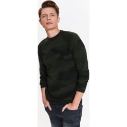 Sweter męski strukturalny w moro. Zielone swetry męskie na lato, xxl, moro, z jeansu, z okrągłym kołnierzem. W wyprzedaży za 49,99 zł.