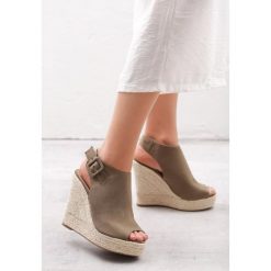 Khaki Sandały Rumpus. Brązowe koturny damskie Born2be, bez obcasa, na koturnie, bez zapięcia. Za 89,99 zł.