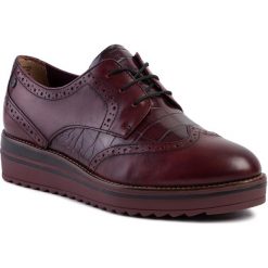 Oxfordy TAMARIS - 1-23729-23 Bordeaux/Croco 530. Czerwone półbuty damskie Tamaris, bez obcasa, na płaskiej podeszwie, bez zapięcia. W wyprzedaży za 239,00 zł.
