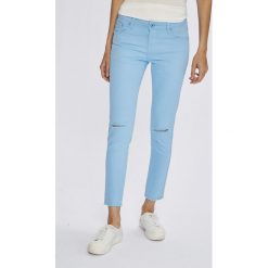 Answear - Jeansy. Niebieskie jeansy damskie ANSWEAR. W wyprzedaży za 49,90 zł.