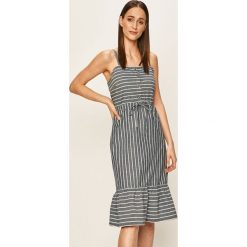 Vero Moda - Sukienka. Niebieskie sukienki damskie Vero Moda, na co dzień, s, bez wzorów, z bawełny, casualowe, z dekoltem karo, bez rękawów, midi, rozkloszowane. Za 149,90 zł.