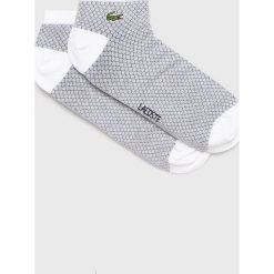 Lacoste - Skarpety. Czarne skarpetki męskie Lacoste, bez wzorów, z elastanu. W wyprzedaży za 29,90 zł.