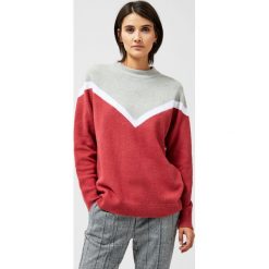 Sweter typu oversize. Szare swetry damskie Moodo, s, w geometryczne wzory, z elastanu, długie. Za 59,99 zł.
