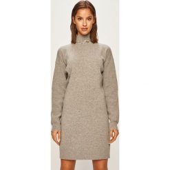 Pinko - Sukienka. Szare sukienki damskie Pinko, na co dzień, s, bez wzorów, z wełny, casualowe, z golfem, z długim rękawem, długie, mini, proste. W wyprzedaży za 999,90 zł.