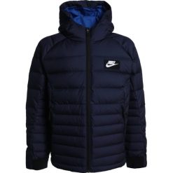 Nike Performance Kurtka puchowa obsidian/blue jay/white. Niebieskie kurtki sportowe męskie marki Nike Performance, z materiału. W wyprzedaży za 342,30 zł.