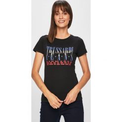 Trussardi Jeans - T-shirt. Białe bluzki damskie Trussardi Jeans, s, z nadrukiem, z bawełny, z okrągłym kołnierzem. W wyprzedaży za 129,90 zł.