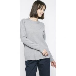 Vero Moda - Sweter. Szare swetry klasyczne damskie marki Vero Moda, s, z poliesteru, z okrągłym kołnierzem. W wyprzedaży za 79,90 zł.