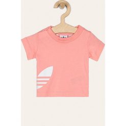 Adidas Originals - T-shirt dziecięcy 62-104 cm. Różowe bluzki dziewczęce adidas Originals, z nadrukiem, z bawełny, z okrągłym kołnierzem, z krótkim rękawem, krótkie, bez kaptura. Za 59,90 zł.
