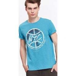 T-shirty męskie: T-SHIRT KRÓTKI RĘKAW MĘSKI Z NADRUKIEM