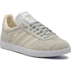 Buty adidas - Gazelle W CG6065 Ashsil/Cbrown/Ecrtin. Szare buty sportowe damskie Adidas, bez wzorów, z zamszu, sportowe, Adidas Gazelle. W wyprzedaży za 279,00 zł.