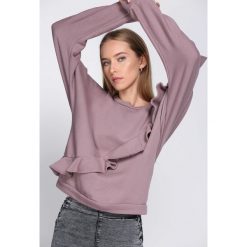 Różowa Bluza Cherry Bomb. Czerwone bluzy damskie Born2be, l. Za 79,99 zł.