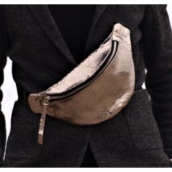 Skórzana nerka. Czarne saszetki damskie marki Pakamera, ze skóry. Za 169,00 zł.