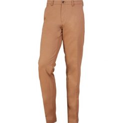 Mason's TORINO JOG Spodnie materiałowe camel. Brązowe spodnie męskie marki Masons, s, bez wzorów, z elastanu. Za 669,00 zł.