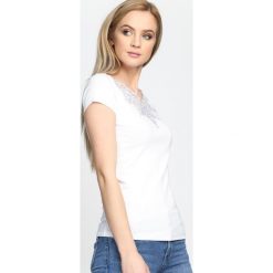 Bluzki asymetryczne: Biały T-shirt Back At Your Door