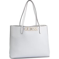 Torebka GUESS - Upton Chic (VG) HWVG73 01230 WHI. Białe torebki klasyczne damskie marki Guess, z aplikacjami, ze skóry ekologicznej, klasyczne, bez dodatków. Za 599,00 zł.