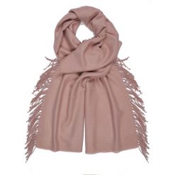 Szalik z frędzlami po bokach. Różowe kominy damskie Top Secret, z tkaniny. W wyprzedaży za 24,99 zł.