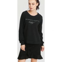 Czarna Bluza Readiness. Czarne bluzy sportowe damskie marki other, m, z nadrukiem. Za 29,99 zł.