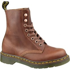 Dr. Martens 1460 Pascal 24990220. Pomarańczowe glany męskie Dr. Martens, bez zapięcia. W wyprzedaży za 699,99 zł.