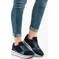 WYGODNE BUTY SPORTOWE. Czarne buty sportowe damskie Merg, bez wzorów, bez zapięcia. Za 66,00 zł.