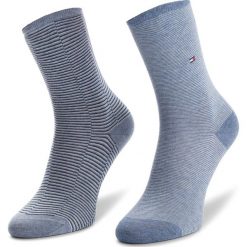 Zestaw 2 par wysokich skarpet damskich TOMMY HILFIGER - 383001001 Jeans 356. Niebieskie skarpetki damskie TOMMY HILFIGER, bez wzorów, z elastanu. W wyprzedaży za 39,99 zł.