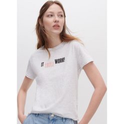 T-shirt z napisem - Jasny szary. Szare t-shirty damskie Reserved, s, z napisami, bez kołnierzyka. Za 24,99 zł.
